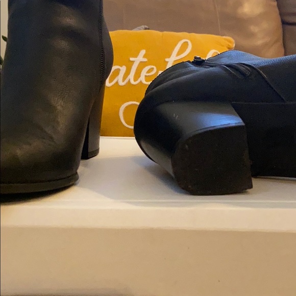 G by Guess Booties Size 11 M w/pointed toe - Picture 3 of 9